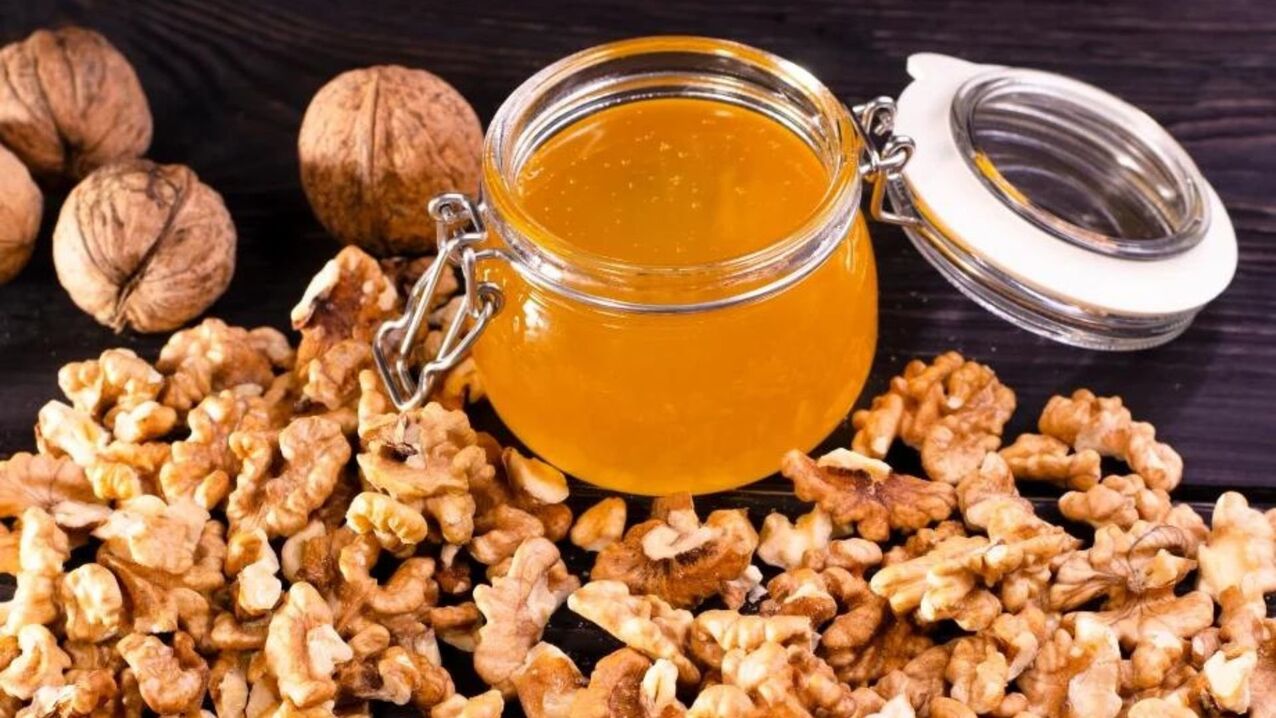 Honig mit Nüssen zur Wiederherstellung der Potenz